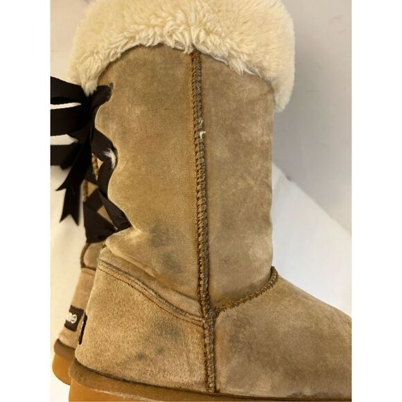 Lamo Brown Boots size 8 fur and bows some discoloration - Picture 5 of 8